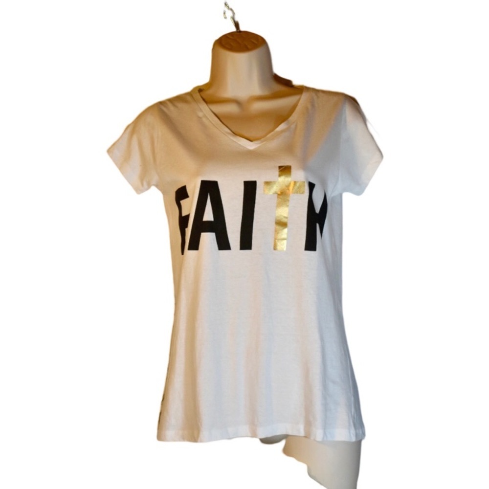 Faith tee size medium pretty cross size medium from Hey collection